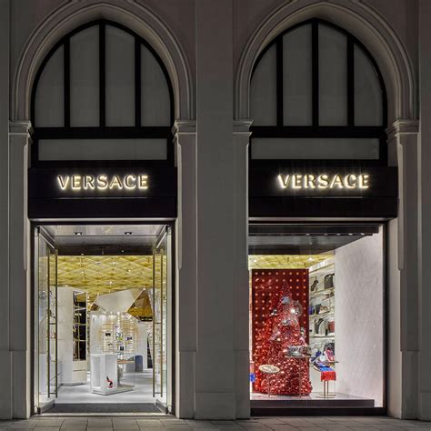 versace store münchen|Versace Munich Maximilianstrasse Boutique .